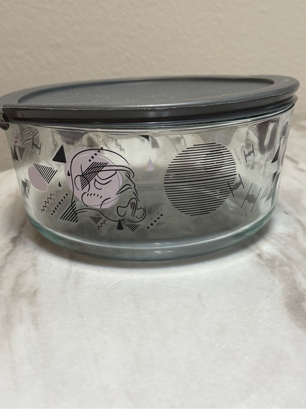 Pyrex 1.5 pt Round Star Wars Clear Glass Storage Container, Gray Lid